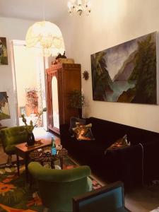 LOFT D ARTISTES AVEC PATIO AU PORT DE NICE