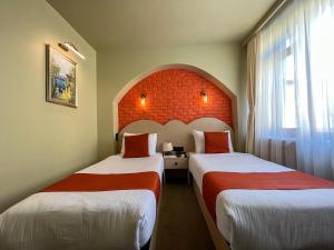By Kinyas Hotel