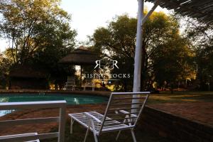 Relaxing Mountain FarmStay w hikes, boma, pool