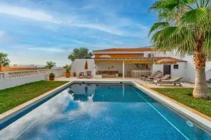 Charming Villa with private and heated pool - Armeñime