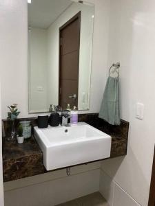 Modern and homely Condo in Shaw Boulevard