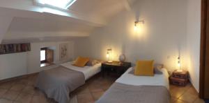 B&B / Chambres d'hotes LA GRANGE TEMPLIERE 2018 : Chambre Triple