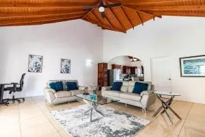 Runaway Bay Gem - Bluefields