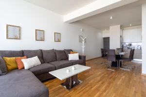 Jays Penthouse 2-BR Apt W Terrace in Larnaca