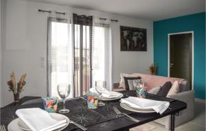 Appartements Amazing apartment in Lantic with WiFi and 1 Bedrooms : photos des chambres