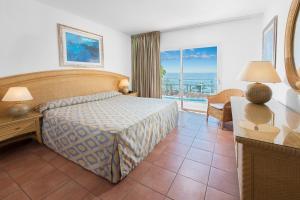 Suite (2 Adults + 2 Children) room in Mogan Princess & Beach Club
