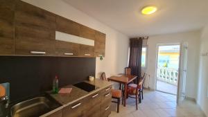 Yellow Sun 2 Apartman