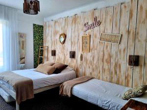 Hotels Hotel La Roseraie : photos des chambres