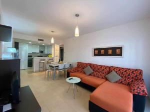 Impresionante piso de planta baja cerca al mar