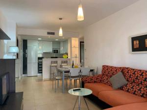 Impresionante piso de planta baja cerca al mar