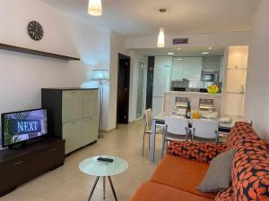 Impresionante piso de planta baja cerca al mar