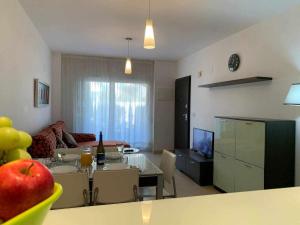 Impresionante piso de planta baja cerca al mar