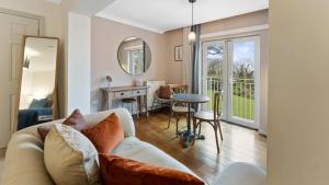 Two-Bedroom Apartment room in The Rosevine