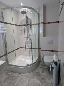 Hotels HOTEL ARVERNA VICHY - ClT'HOTEL : Chambre Double Économique avec 1 Lit de 140 cm
