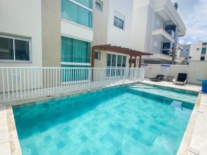 Apartamento encantador com piscina na Praia de Palmas Governador Celso Ramos