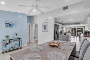 Villa Bella Newly Remodeled With Private Dock and Pool & Cabana Club Access - 7 night minimum stay