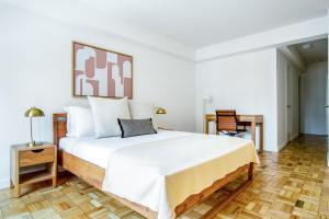 Midtown E 2BR w WD nr Central Park NYC-533