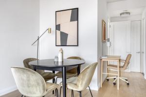 Tribeca 2BR Indoor pool Gym Rooftop NYC-183