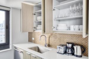 Tribeca 2BR Indoor pool Gym Rooftop NYC-183