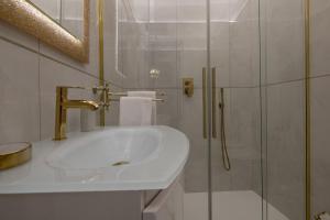 FASHION APARTMENT GOLD Bologna with JACUZZI & CAR GARAGE