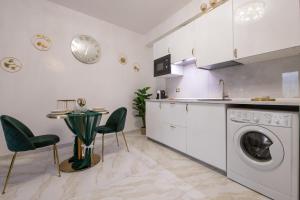 FASHION APARTMENT GOLD Bologna with JACUZZI & CAR GARAGE