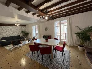 SPACIEUSE MAISON DE VILLE avec garage privé fermé