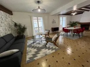 SPACIEUSE MAISON DE VILLE avec garage privé fermé - 艾镇