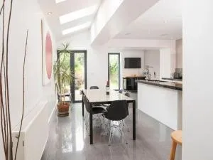 Spacious 4 Bedroom Character Home in Pontcanna - Cardiff