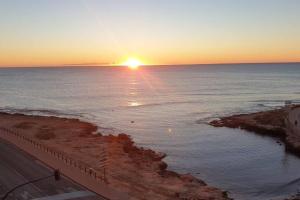 Casa BUENA VISTA con vistas al mar, primera línea, Beach Los Locos, WIFI, Torrevieja