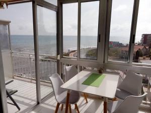 Casa BUENA VISTA con vistas al mar, primera línea, Beach Los Locos, WIFI, Torrevieja