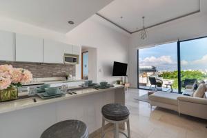 Luxury Penthouse and Private Rooftop pool on 5ta Avenida