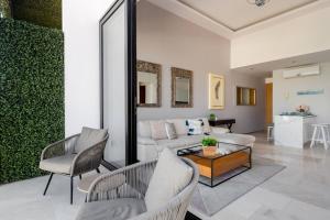 Luxury Penthouse and Private Rooftop pool on 5ta Avenida