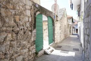 Monfrina 1, luxury Old Town apartment near beach