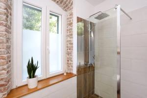 Monfrina 1, luxury Old Town apartment near beach