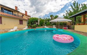 Amazing Apartment In Porec With Outdoor Swimming Pool, 2 Bedrooms And Wifi