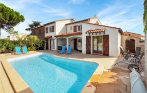 Awesome home in Saint-Andr with 2 Bedrooms, Private swimming pool and Outdoor swimming pool