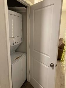 Country-Style Modern Living Suite wQueen Bed