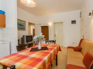 Family friendly seaside apartments Kastel Stari, Kastela - 18114