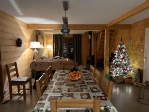 Chalets Chalet Casa de Monzel with 6-Person Jacuzzi & Panoramic View : photos des chambres