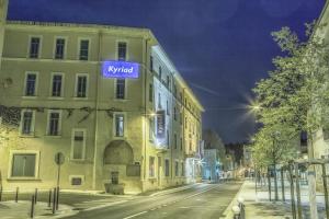 Hotels KYRIAD ORANGE Centre Ville - HOTEL & RESTAURANT & BAR - La Galerie d'Art des Princes - Provence Alpes Cote d'Azur - France - Proche A7-A9 - exit21- Chateauneuf-du-Pape Avignon Bollene Nimes - 24h-24h : photos des chambres