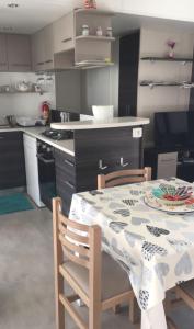 Campings mobilhome 500m mer camping LA CARABASSE : photos des chambres