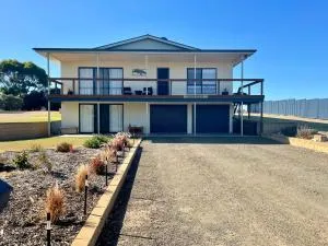 Yorks View - Cygnet River