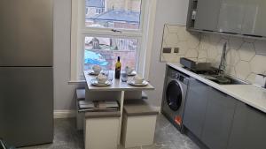 The Navarone Blue Orchid Flat