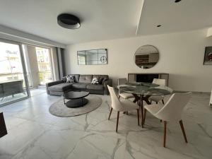 Skylark 2 Apartment with Terrace