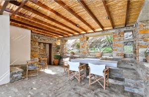 Villa Eliza with a swimming pool and sea view in the area of Otzia, on the island of Kea