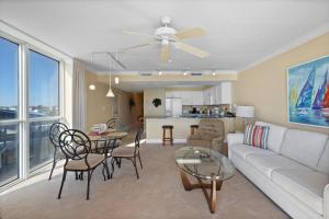 Pelican Beach 0411 by Pelican Beach Management