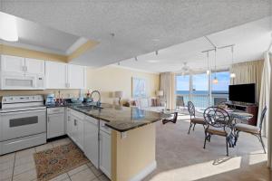 Pelican Beach 0411 by Pelican Beach Management