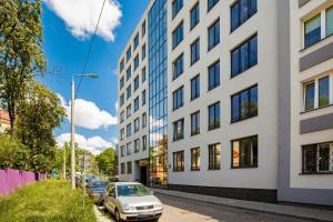 Wola Pet-friendly Apartments with AC Sławińska by Noclegi Renters