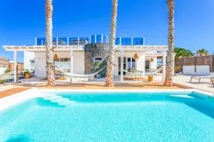Boutique Beach Villa by Lanzarote Retreats - Private Pool - 1 min walk to Sea Pool - Mala