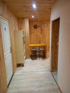 Appartements Gite l'Enclos Roquefeuil-Pays de sault- avec jardin : photos des chambres